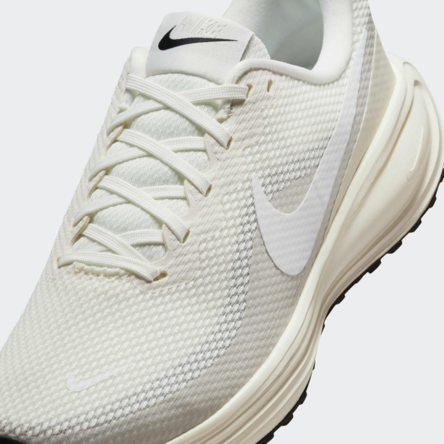 נעלי ספורט REVOLUTION 8 - נשים