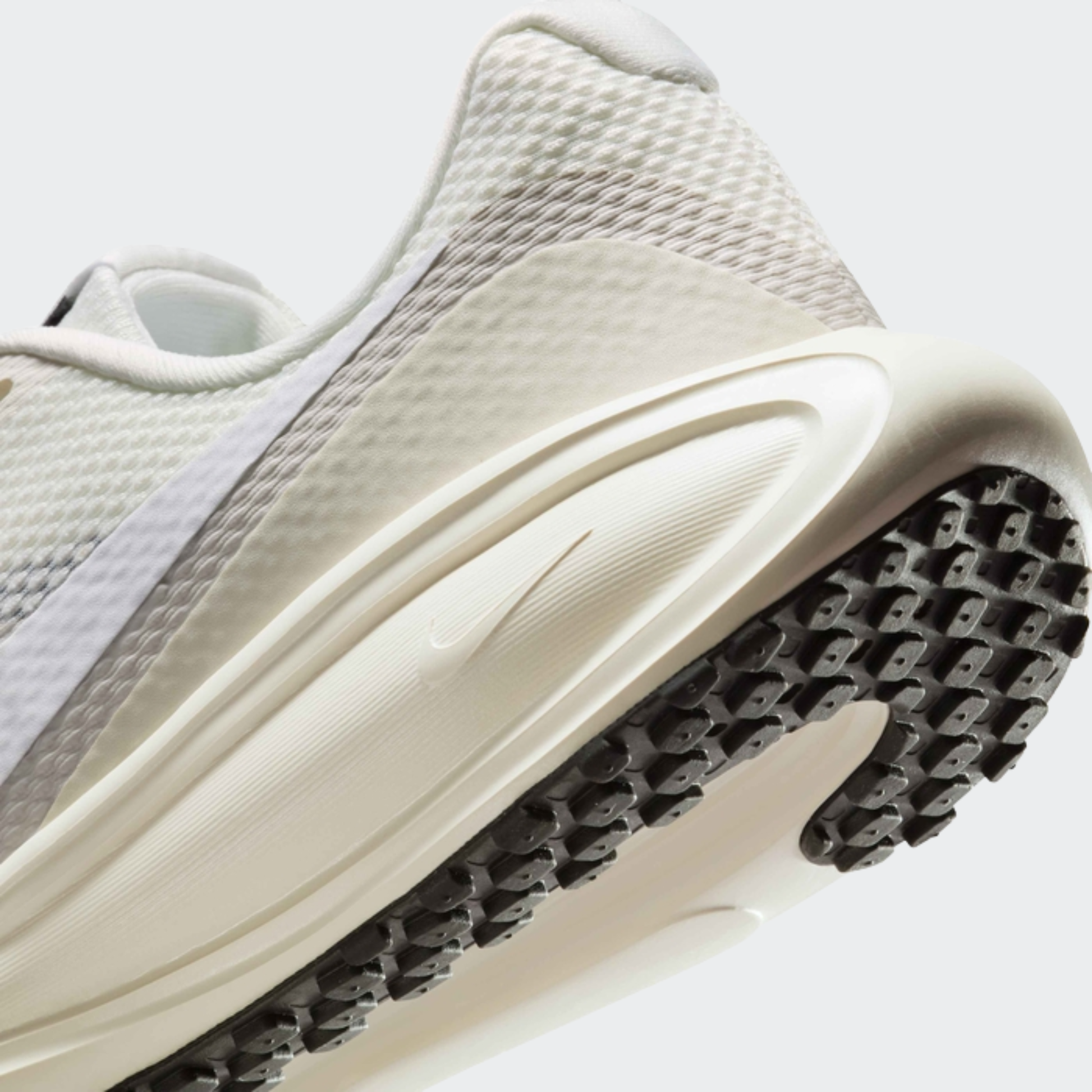 נעלי ספורט REVOLUTION 8 - נשים