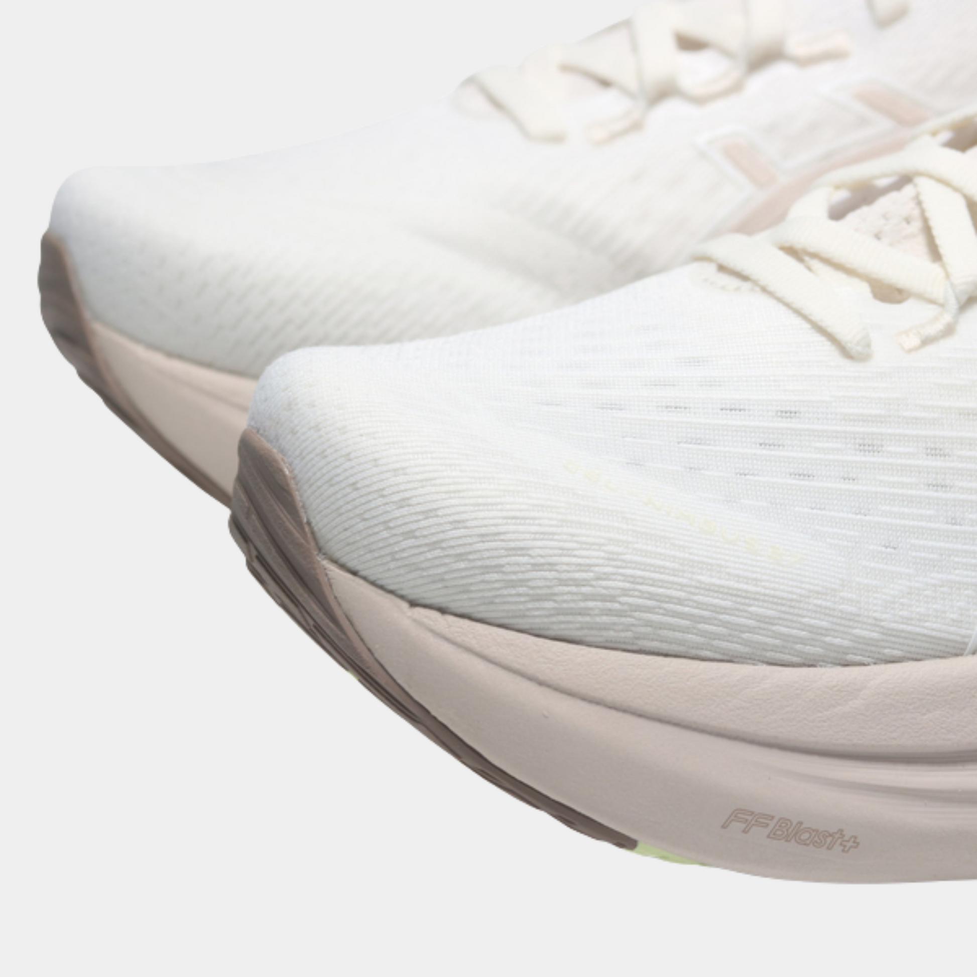 נעלי ריצה מקצועיות Gel Nimbus 27 - נשים