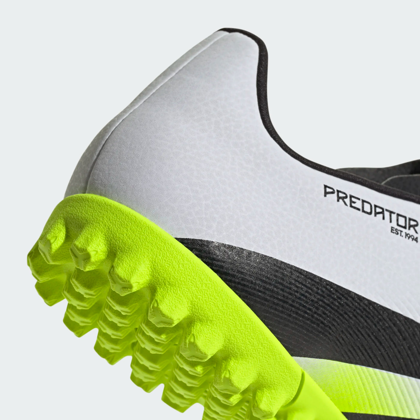 נעלי קטרגל לגברים – adidas Predator Club Turf