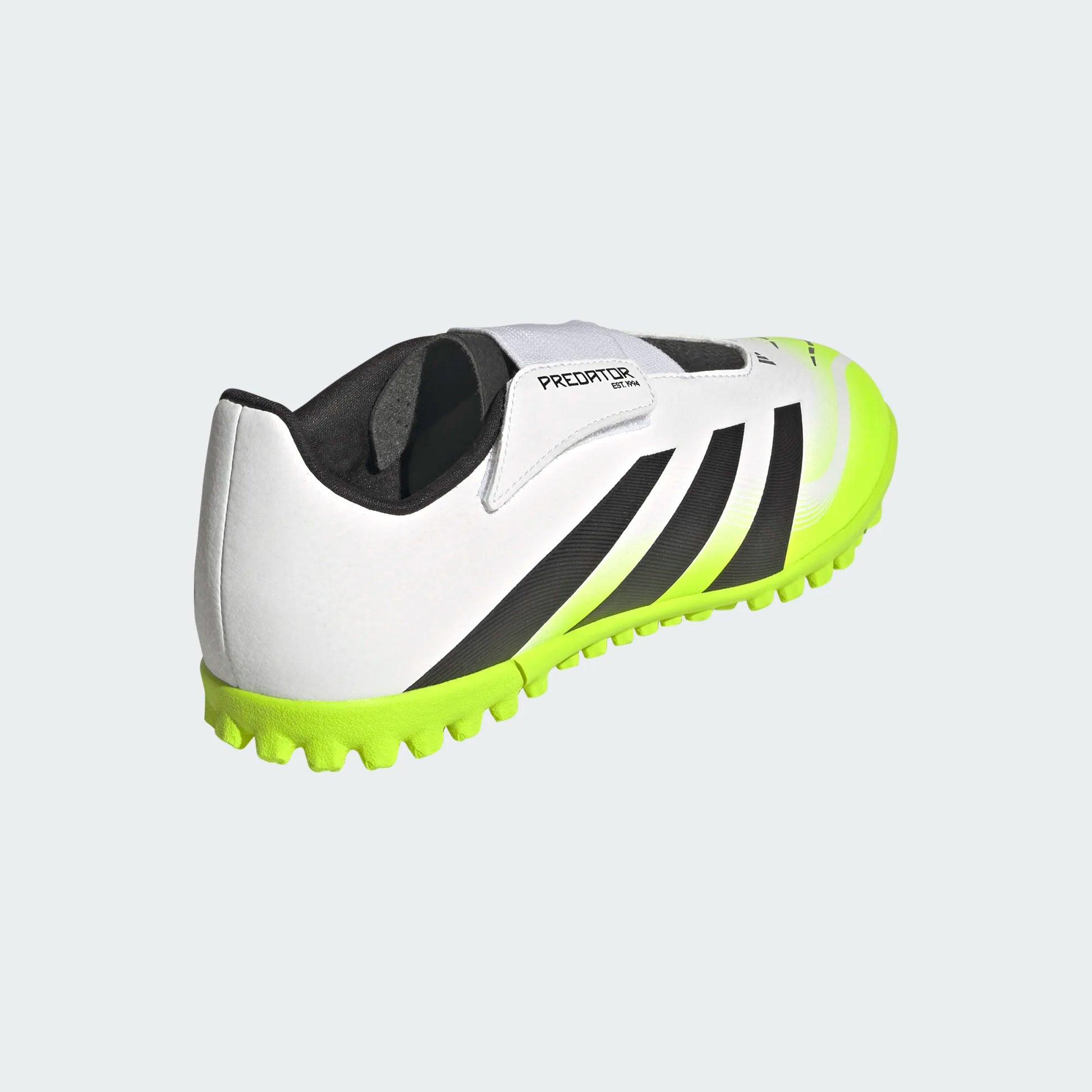 נעלי קטרגל ילדים adidas Predator Club עם סקוץ'