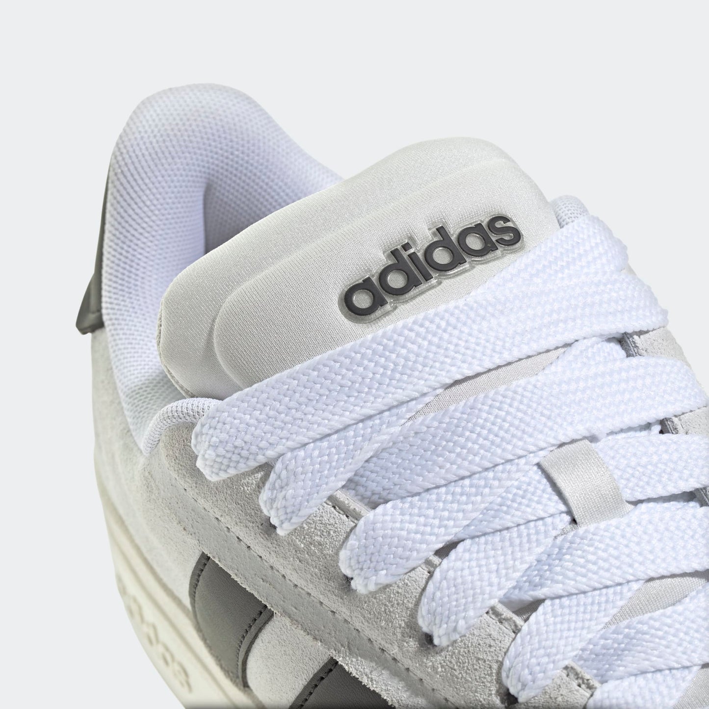 נעלי סניקרס GRAND COURT ALPHA 00s - נשים