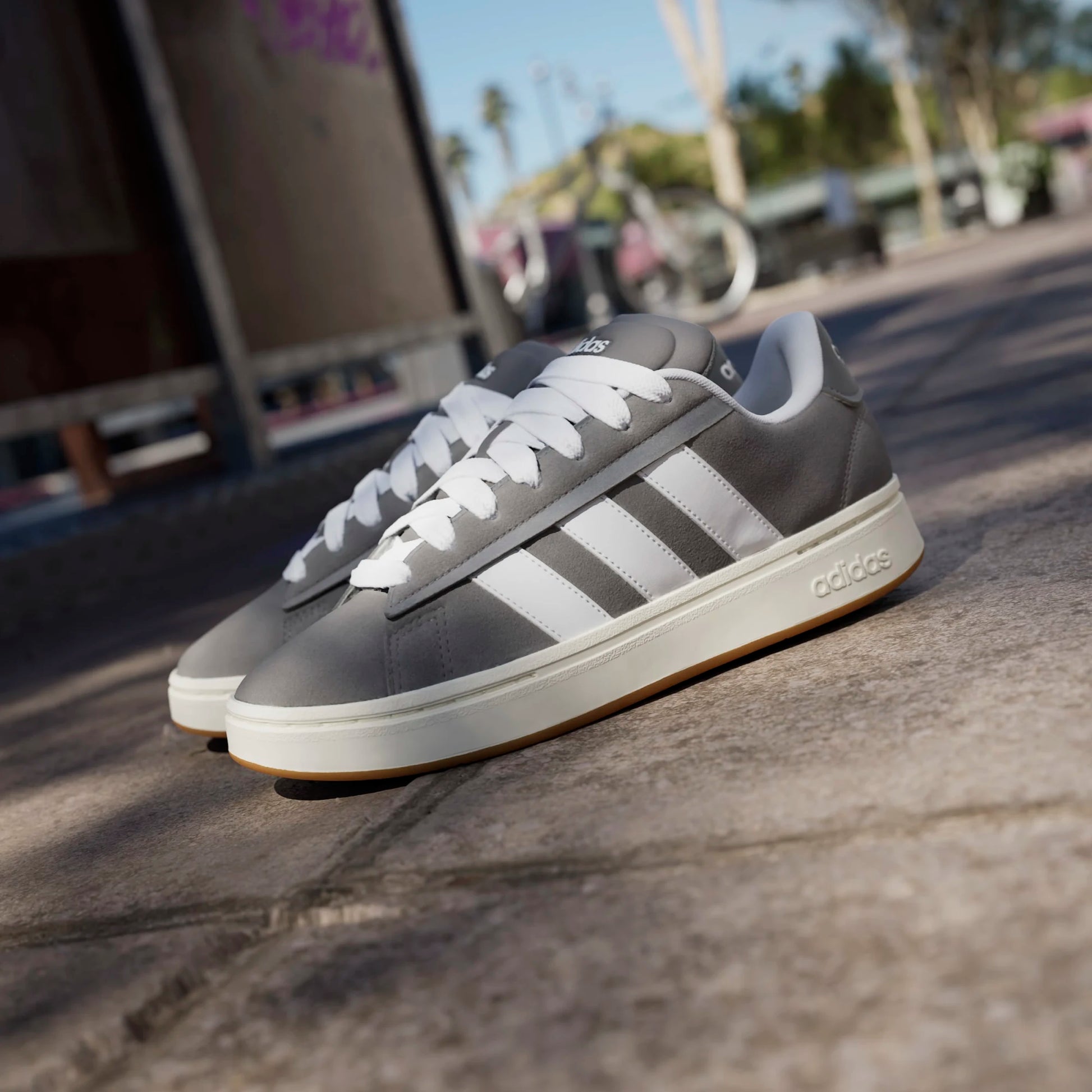 נעלי סניקרס גברים adidas Grand Court Alpha 00S